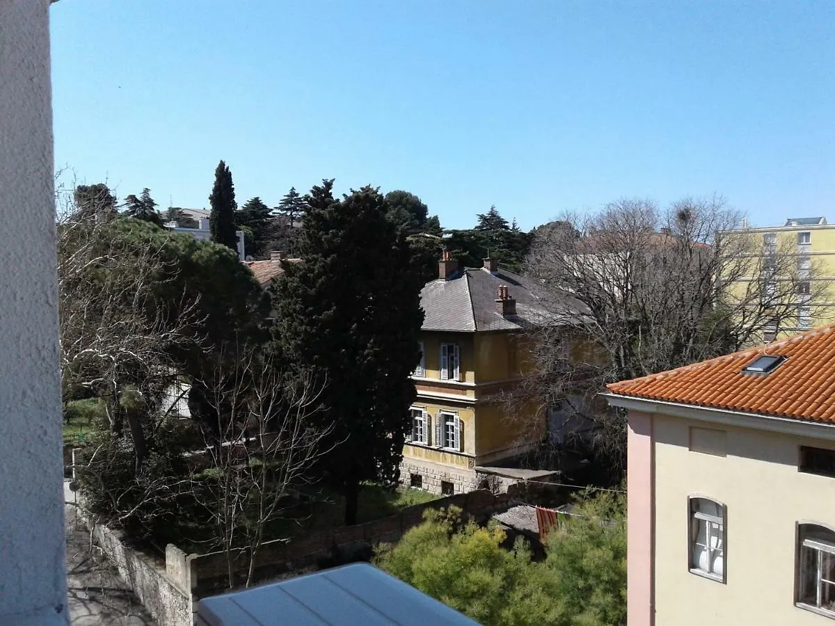 Apartment Sunny Place Pula
