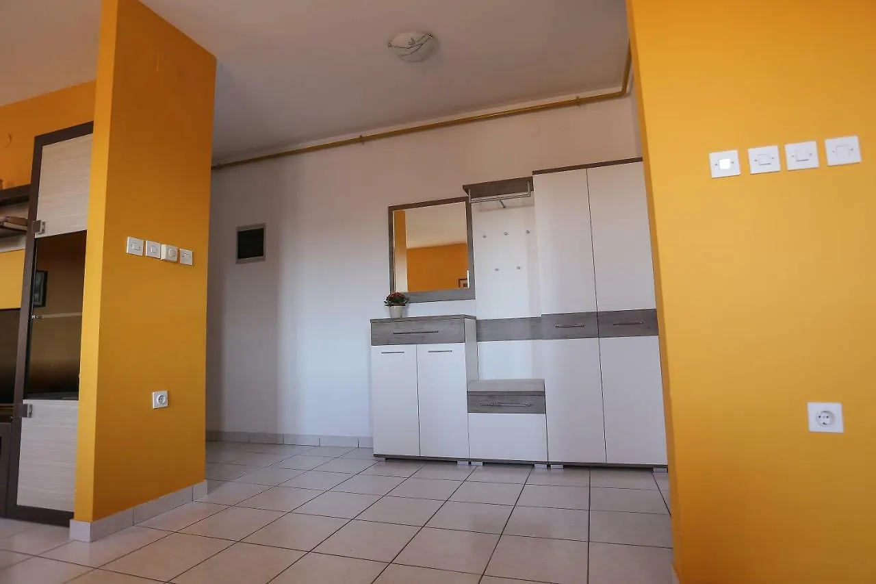 Apartment Sunny Place 0*, Pula